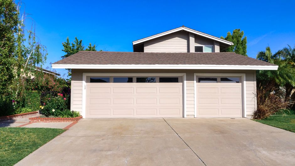 Read more about the article Best Chamberlain Garage Door Opener in 2026 (By Model)