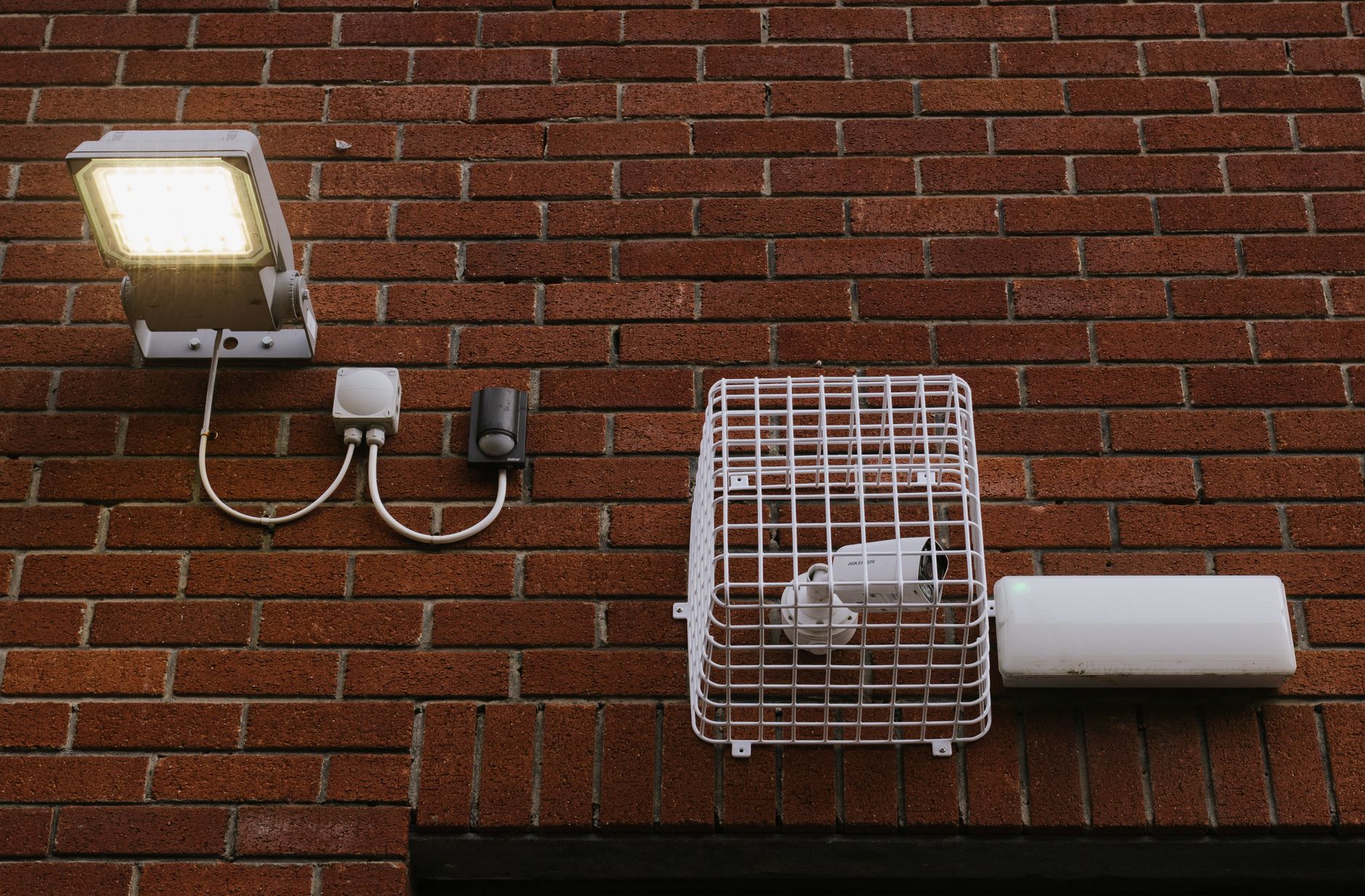 Best Position for Garage Door Lighting Placement. Briefly Discussed 4 Motion sensor security light near garage door