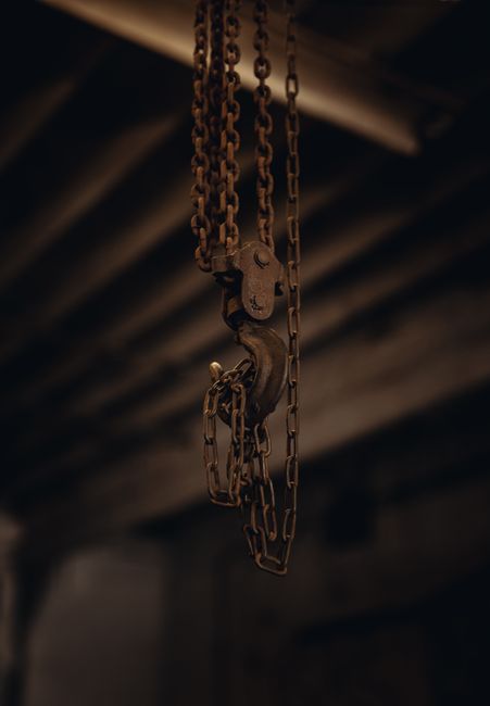 Genie Model 450 Garage Door Opener: Fix or Replace? 2 Close-up of rusty chain and hook, similar to a garage door chain drive