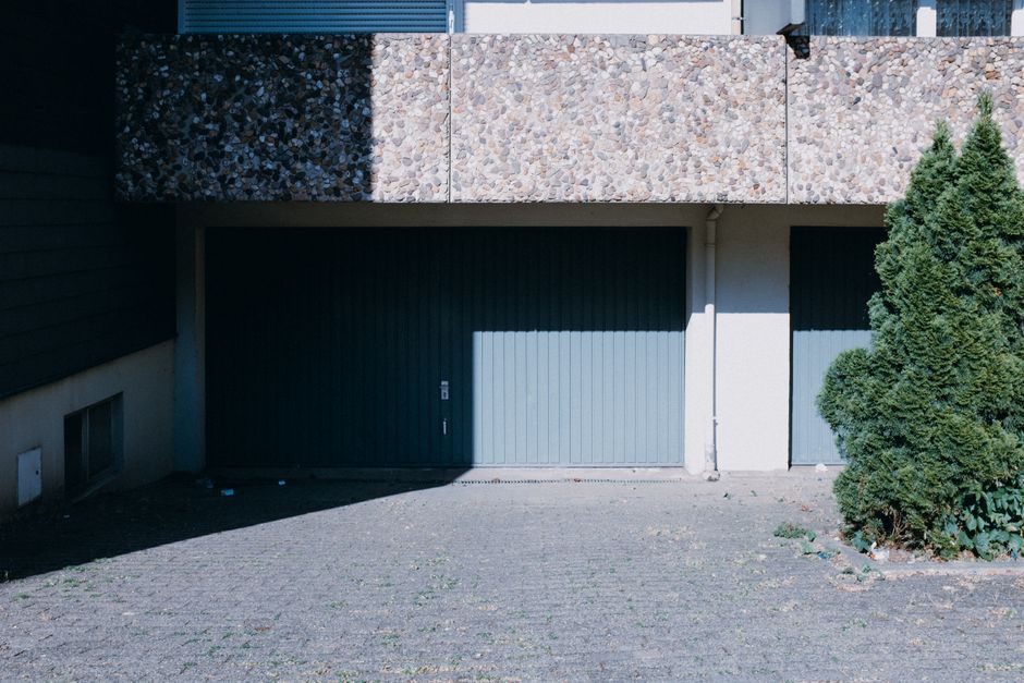 Read more about the article LiftMaster Garage Door Chain Not Moving: Causes and Fixes