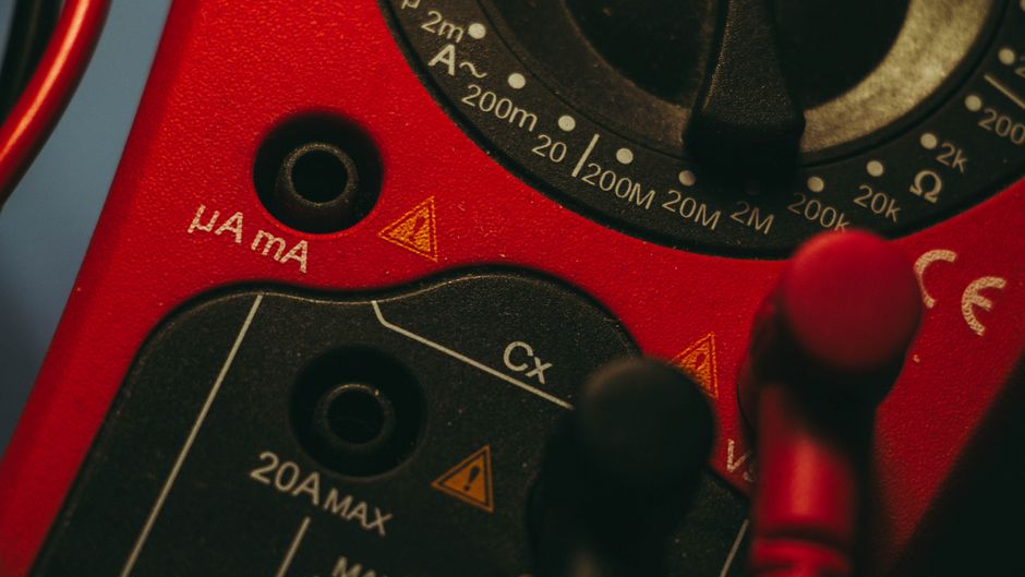 Genie Garage Door Opener Amp Draw: Full Circuit Guide 4 Red multimeter used to measure electrical current draw