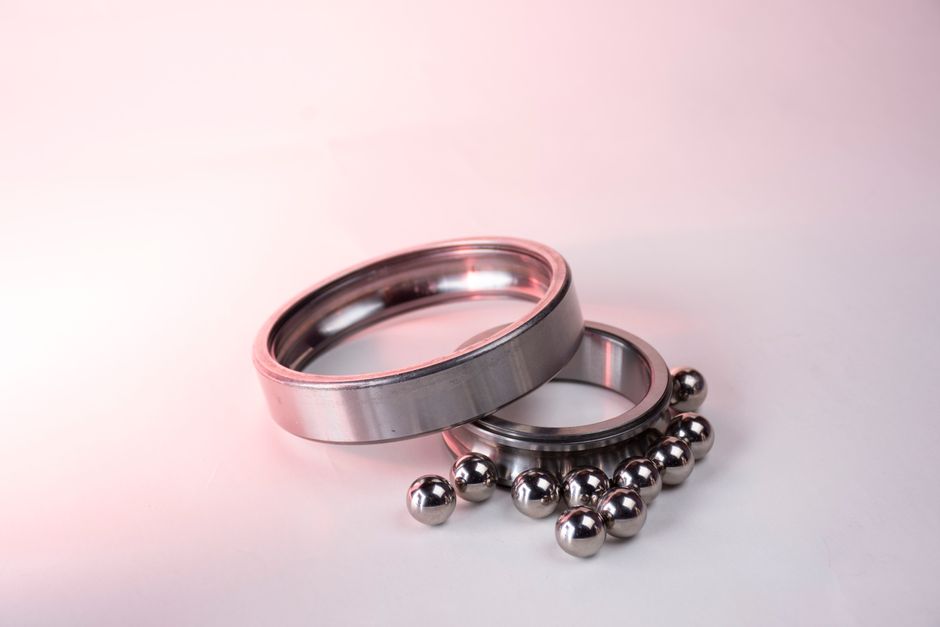 Best Nylon Garage Door Rollers (2026 Picks) 3 Close-up of shiny metal bearings and rings representing roller bearing specs