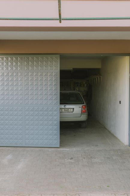 Read more about the article Replacing a Garage Door With a Sliding Glass Door: Full Guide